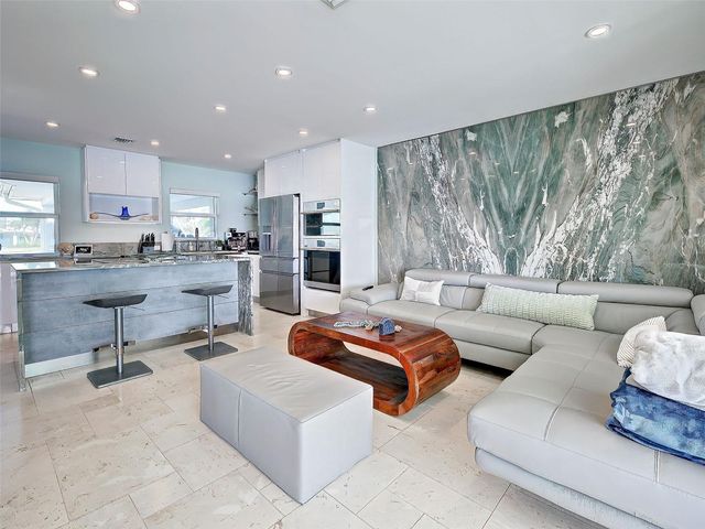 885 WHITE CAP CIRCLE 34, Venice, FL 34285