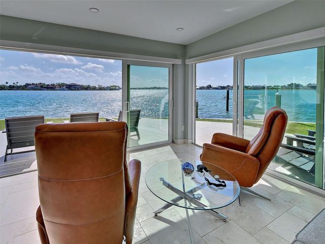 885 WHITE CAP CIRCLE 34, Venice, FL 34285