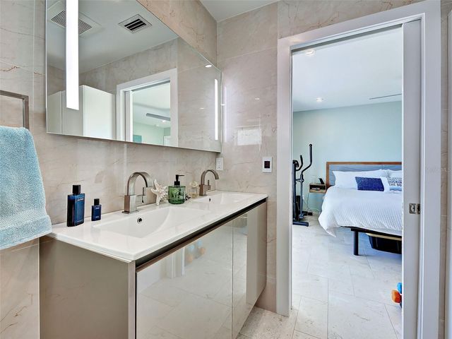 885 WHITE CAP CIRCLE 34, Venice, FL 34285