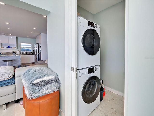 885 WHITE CAP CIRCLE 34, Venice, FL 34285