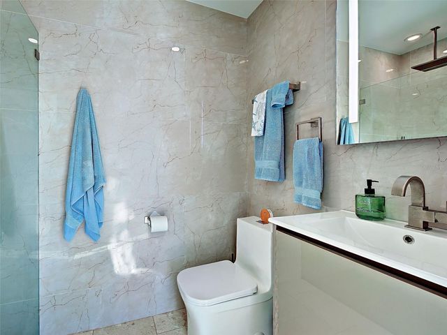885 WHITE CAP CIRCLE 34, Venice, FL 34285