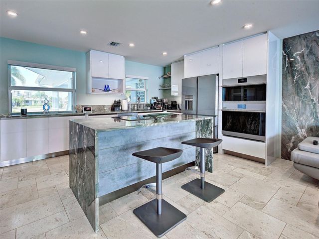 885 WHITE CAP CIRCLE 34, Venice, FL 34285