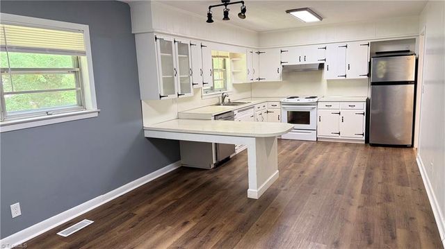 134 Carolina Avenue, Mount Airy, NC 27030