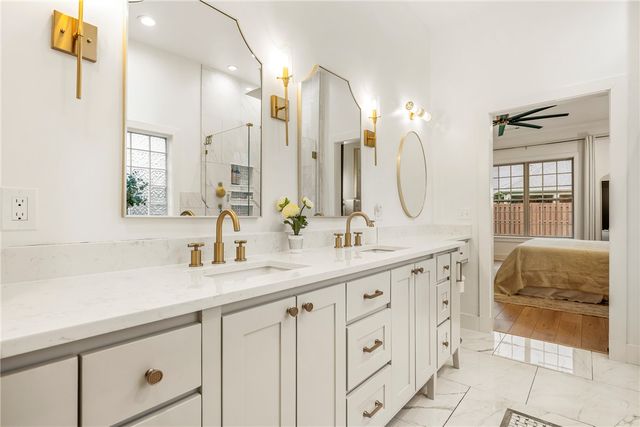 6504 W Hearth Stone Drive, Rogers, AR 72758