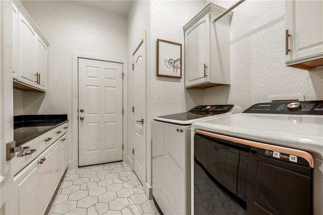 6504 W Hearth Stone Drive, Rogers, AR 72758