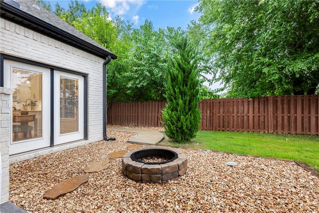 6504 W Hearth Stone Drive, Rogers, AR 72758
