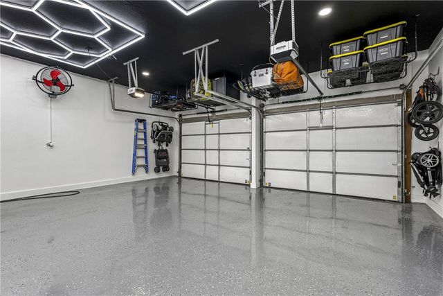 6504 W Hearth Stone Drive, Rogers, AR 72758