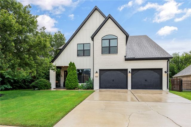 6504 W Hearth Stone Drive, Rogers, AR 72758