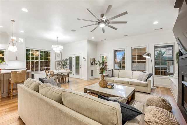 6504 W Hearth Stone Drive, Rogers, AR 72758