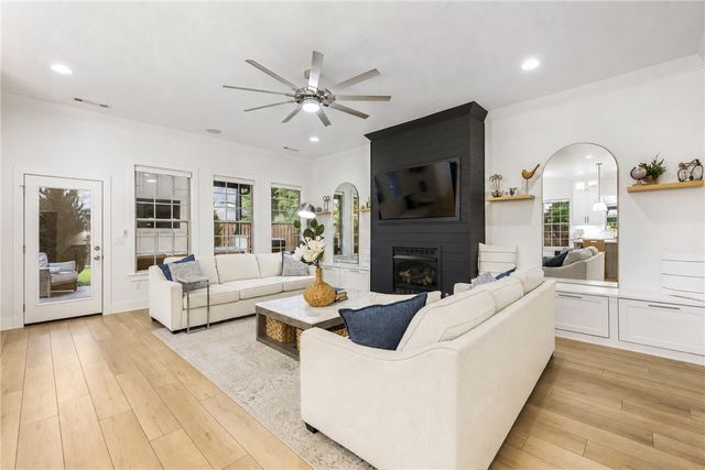 6504 W Hearth Stone Drive, Rogers, AR 72758