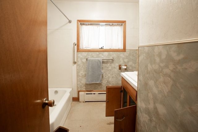 179 Robert St, Westport, MA 02790