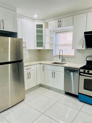 15-42 Utopia Parkways, Whitestone, NY 11357