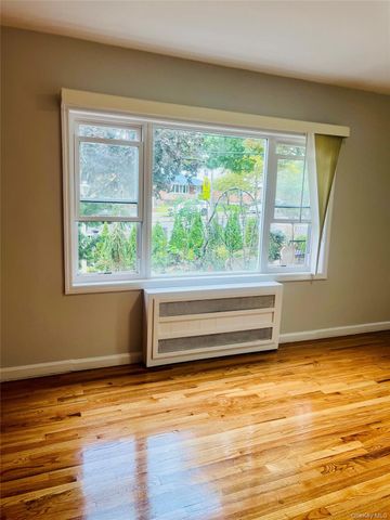 15-42 Utopia Parkways, Whitestone, NY 11357