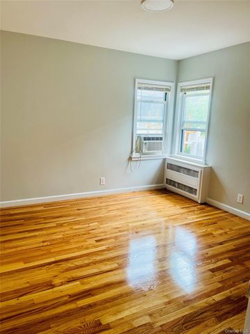 15-42 Utopia Parkways, Whitestone, NY 11357