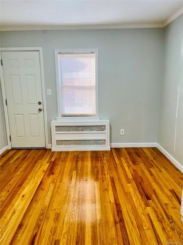 15-42 Utopia Parkways, Whitestone, NY 11357