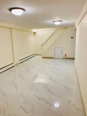 15-42 Utopia Parkways, Whitestone, NY 11357