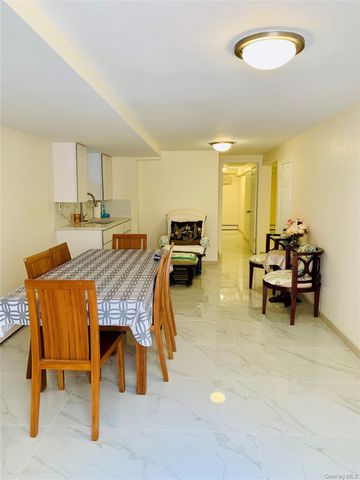 15-42 Utopia Parkways, Whitestone, NY 11357