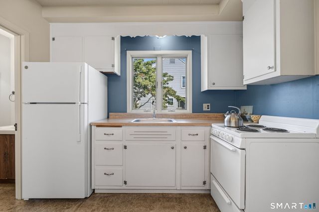 27 Gates Road, Old Saybrook, CT 06475
