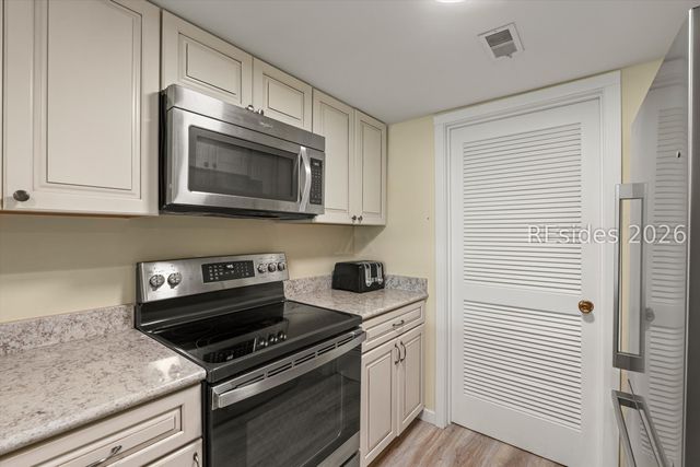 10 Lighthouse Rd Apt 426, Hilton Head Island, SC 29928
