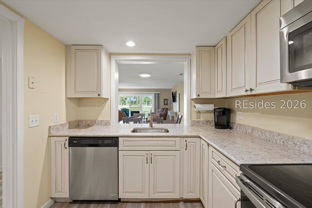 10 Lighthouse Rd Apt 426, Hilton Head Island, SC 29928