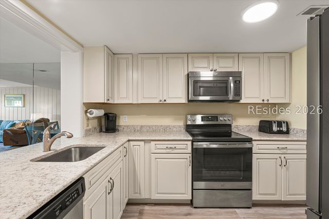 10 Lighthouse Rd Apt 426, Hilton Head Island, SC 29928