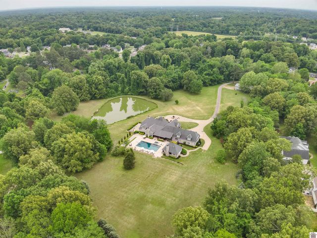4001 Clinton Road, Paducah, KY 42001