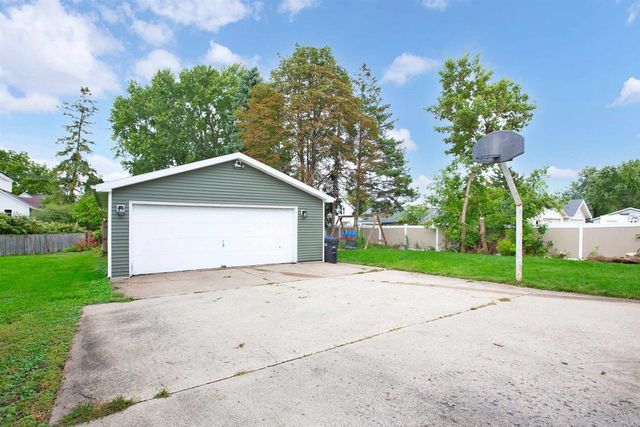 822 W 11TH AVENUE, Oshkosh, WI 54902