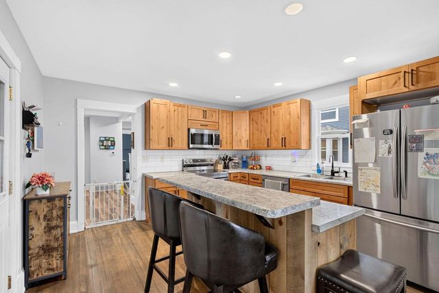 822 W 11TH AVENUE, Oshkosh, WI 54902
