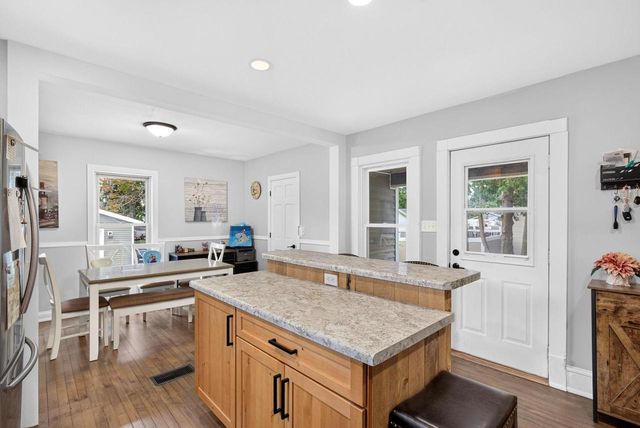 822 W 11TH AVENUE, Oshkosh, WI 54902
