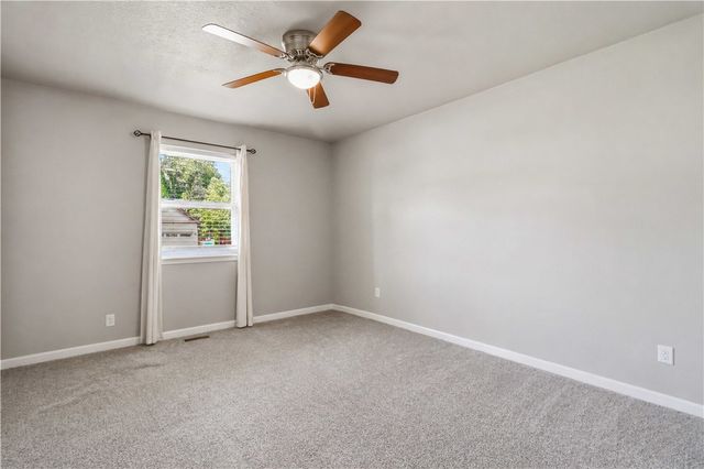 453 W 2nd Street, Centerton, AR 72719