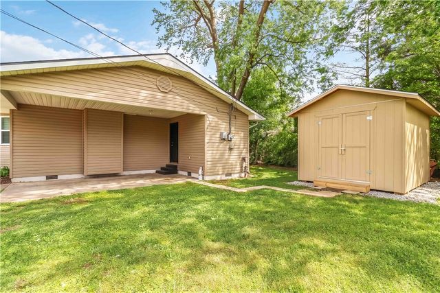 453 W 2nd Street, Centerton, AR 72719