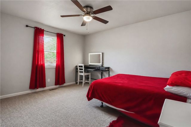 453 W 2nd Street, Centerton, AR 72719