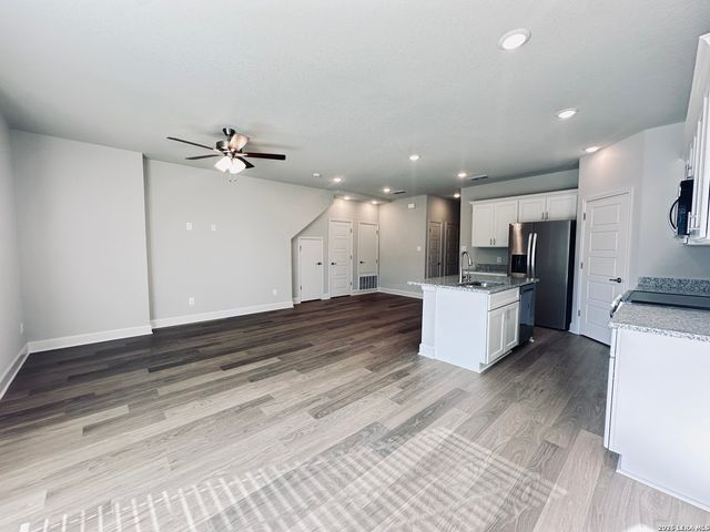 7162 Magnolia Crk Unit 101, San Antonio, TX 78252