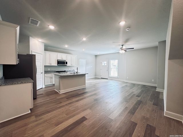 7162 Magnolia Crk Unit 101, San Antonio, TX 78252
