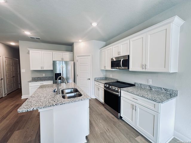7162 Magnolia Crk Unit 101, San Antonio, TX 78252
