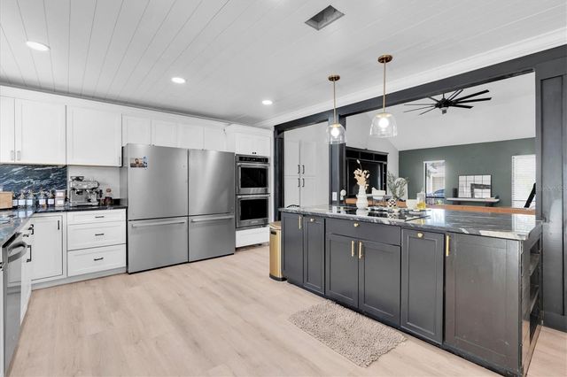 1901 LANDSIDE DRIVE, Valrico, FL 33594