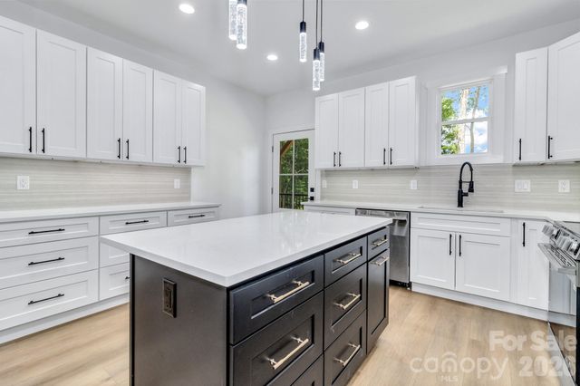 80 Goldenwood Lane, Mills River, NC 28759