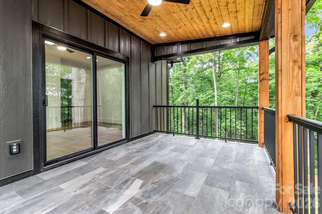 80 Goldenwood Lane, Mills River, NC 28759