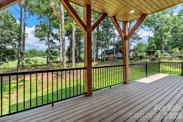 80 Goldenwood Lane, Mills River, NC 28759