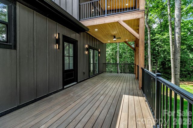 80 Goldenwood Lane, Mills River, NC 28759