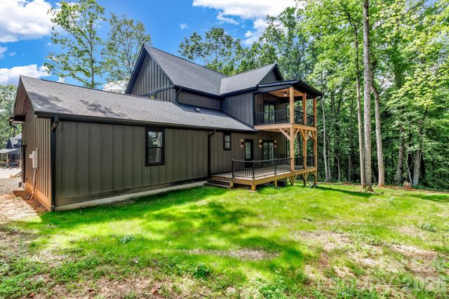 80 Goldenwood Lane, Mills River, NC 28759