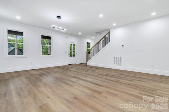 80 Goldenwood Lane, Mills River, NC 28759
