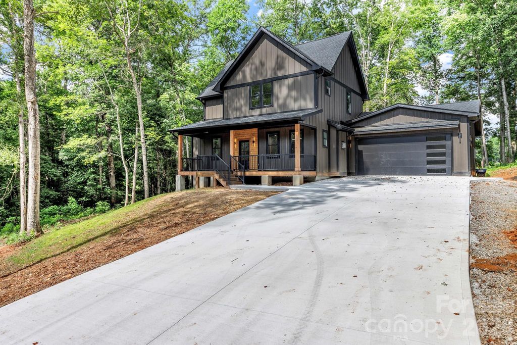 80 Goldenwood Lane, Mills River, NC 28759