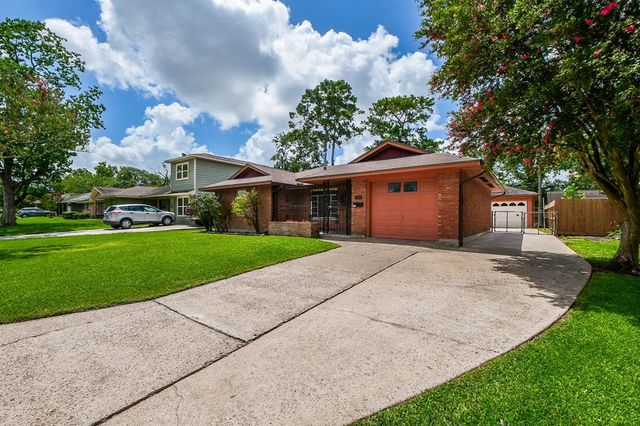 1215 W 31st Street, Houston, TX 77018