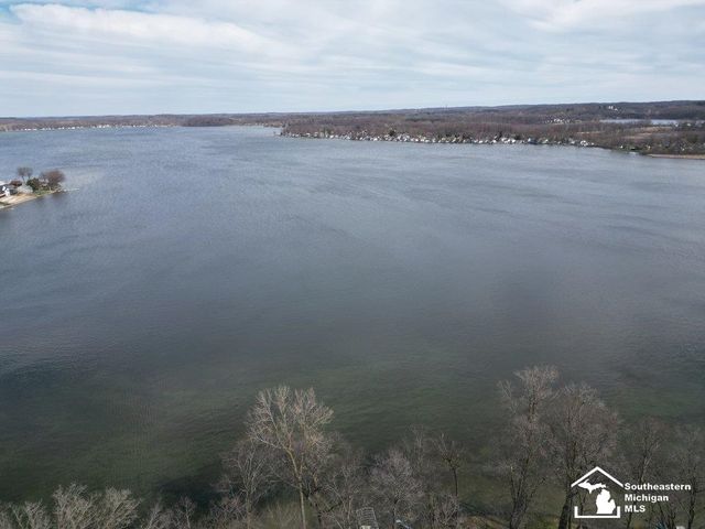 2307 Tecumseh Drive, Cambridge Twp, MI 49230