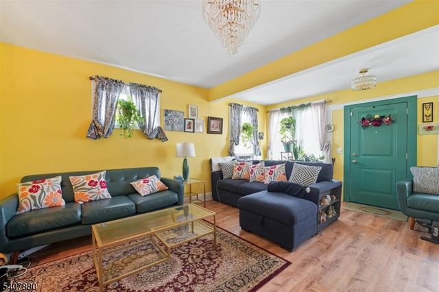 78 Valley St, Newark City, NJ 07106