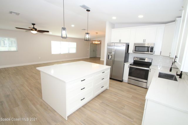 580 Pine Tree Drive, Indialantic, FL 32903
