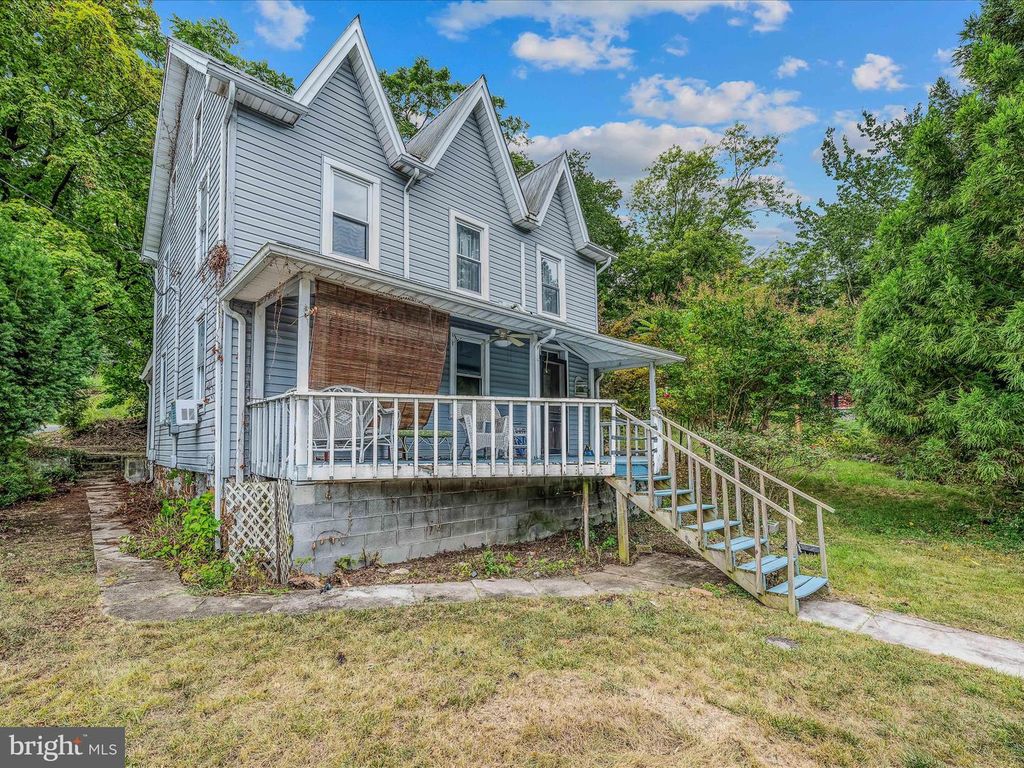 137 HAGEMAN ST, Berkeley Springs, WV 25411