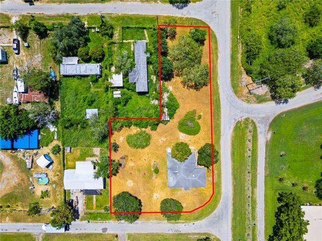 133 Lake St, Mathis, TX 78368