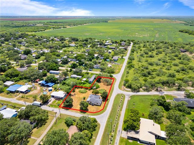 133 Lake St, Mathis, TX 78368